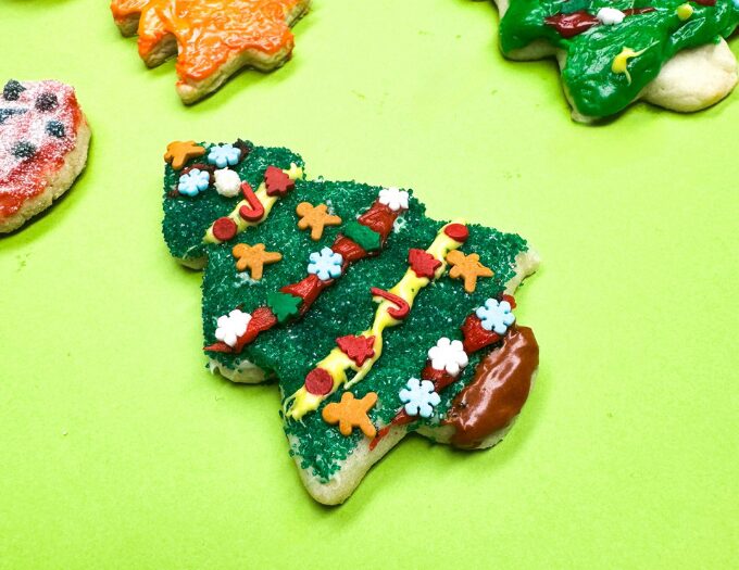image of decorated christmax tree cookie with green backgound