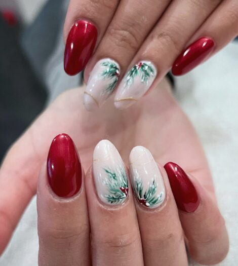chrismas nail with white/red color